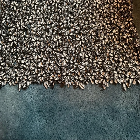 Gracia Black and White Floral Lace Short-Sleeve Top - Picture 2 of 4